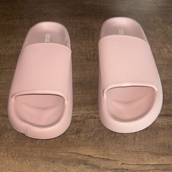 Cushionaire Women's Blush Comfort Slides - Picture 3 of 5